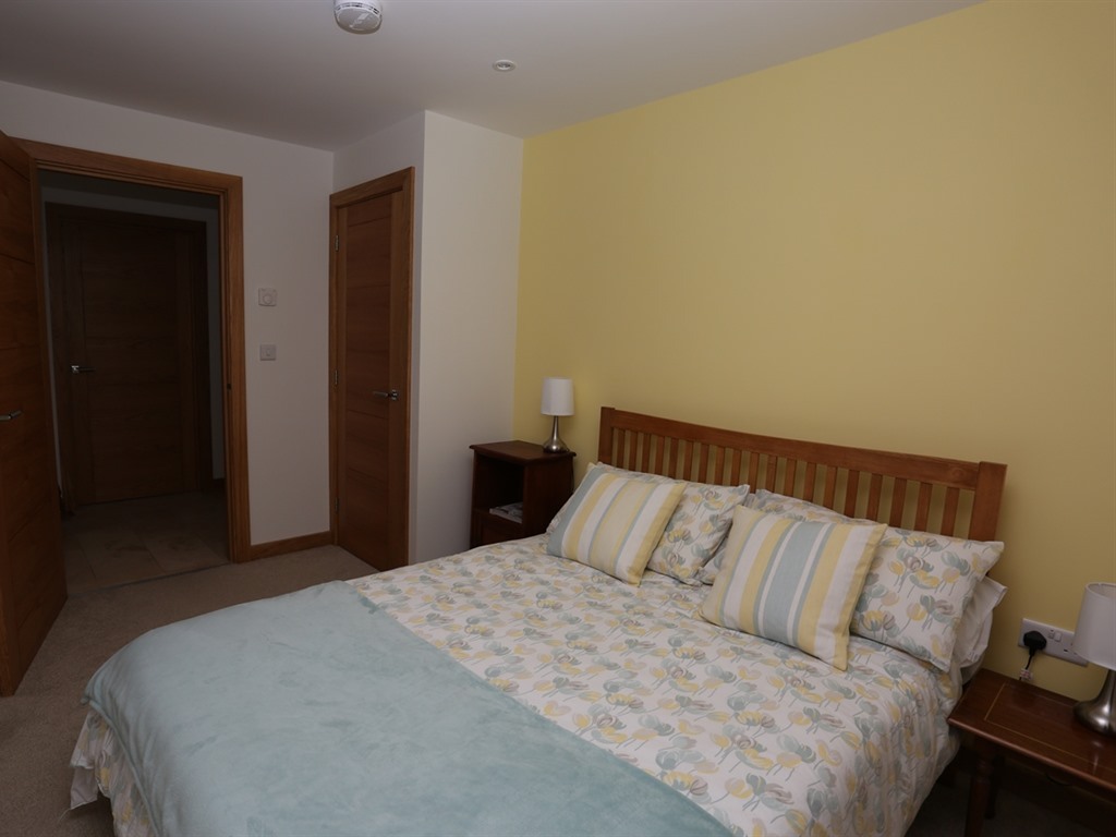 Double room-Standard-Ensuite with Shower - Base Rate